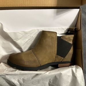 Sorel – Emelie Waterproof Chelsea Boot
MAJOR BLACK / 7.5